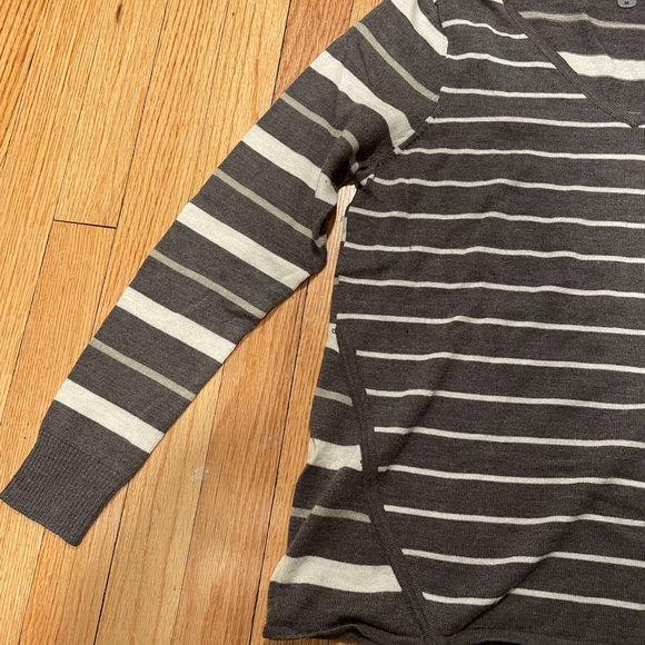 Smartwool Fitted V-Neck Brown and Cream Striped Sweater - Size M - Picture 2 of 5